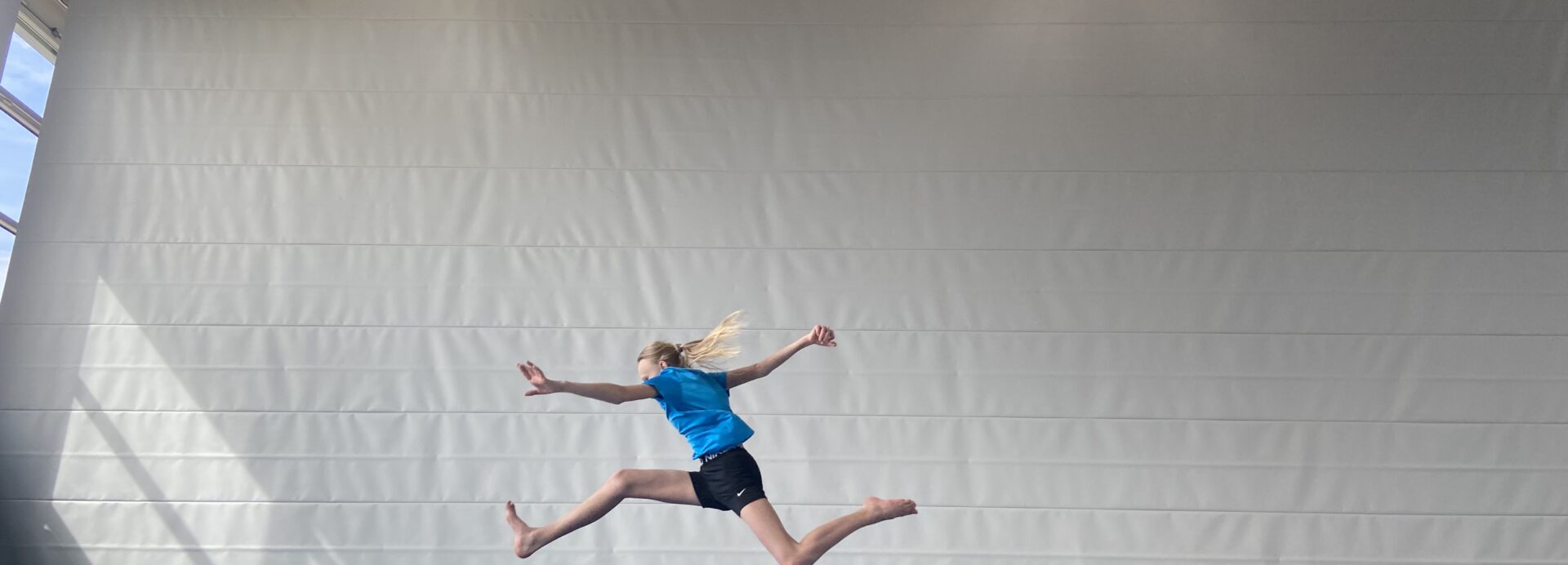 Elternverein finanziert Tischtennistische und Sprungbrett